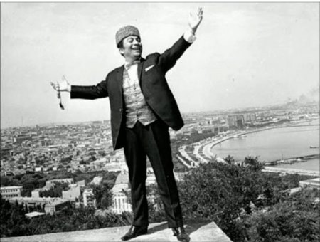 Rəşid Behbudovun doğum günüdür Rəşid Behbudovun doğum günüdür