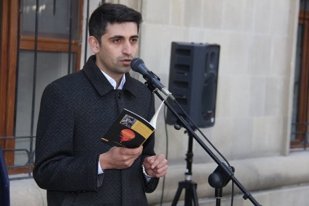 "...və bütün qaranlıq otaqlar" şeirlər kitabının təqdimatı keçirildi "...və bütün qaranlıq otaqlar" şeirlər kitabının təqdimatı keçirildi