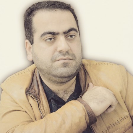 Heykəllər qapıları döydükcə - Emil Rasimoğlunun şeiri Heykəllər qapıları döydükcə - Emil Rasimoğlunun şeiri