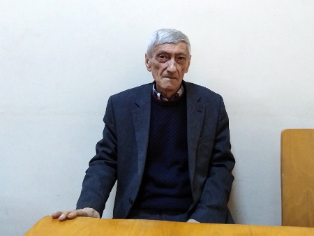 "O, 1800 şeiri əzbərdən dedi, mən 1300-nü" - Vaqif Yusiflinin müsahibəsi "O, 1800 şeiri əzbərdən dedi, mən 1300-nü" - Vaqif Yusiflinin müsahibəsi