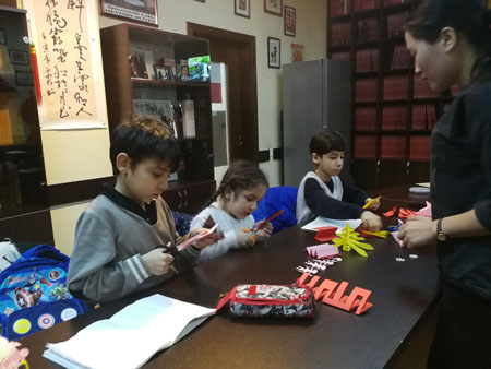 Çin kağız kəsmə sənəti üzrə master-klass keçirilib