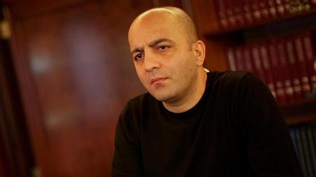 İş adamı 100 tələbəyə təqaüd verəcək - ŞƏRTLƏR