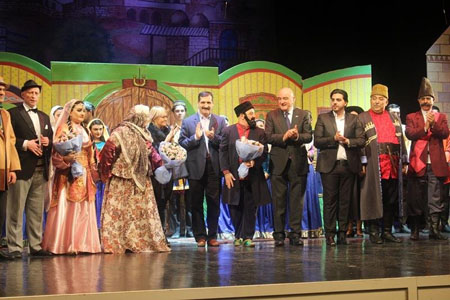 Türkiyənin səfiri və iş adamları Musiqili Teatrda