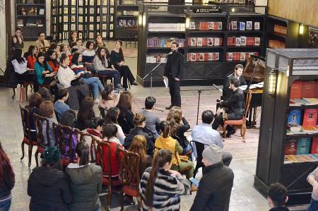 Bakı Kitab Mərkəzində musiqi və poeziya gecəsi Bakı Kitab Mərkəzində musiqi və poeziya gecəsi