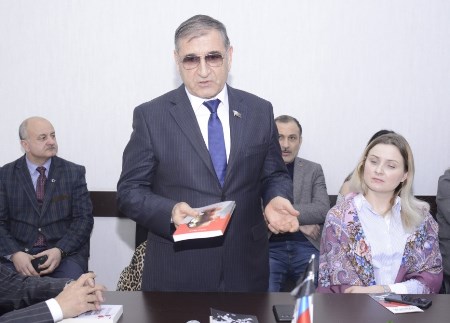 “Xocalı şikəstəsi” romanı təqdim olunub “Xocalı şikəstəsi” romanı təqdim olunub