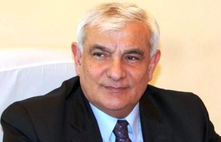 Rektorun tələbə qızlara hədiyyəsi