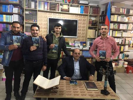 Kənan Hacının imza günü keçirilib