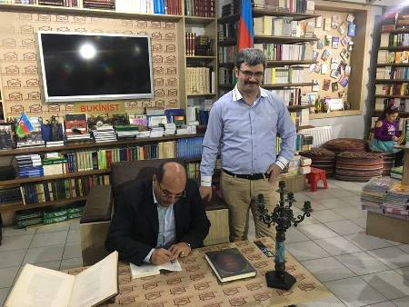 Kənan Hacının imza günü keçirilib