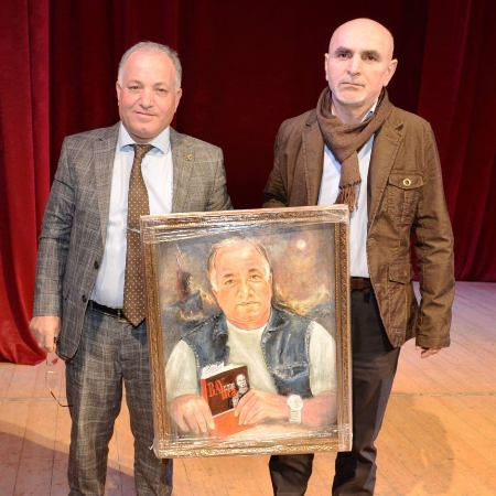 Ədəbiyyatdan və dənizdən iki 5 alan şair Ədəbiyyatdan və dənizdən iki 5 alan şair