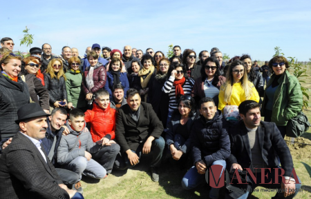 Media nümayəndələri bağ saldılar - "Yaşıl qələm"