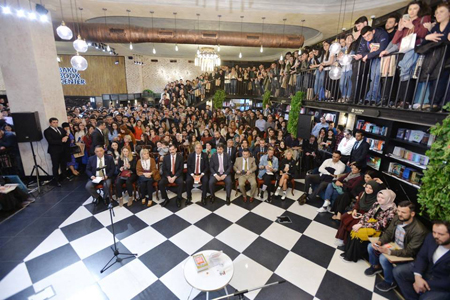 İlbər Ortaylı Bakıda izdihamla qarşılandı - FOTOlar