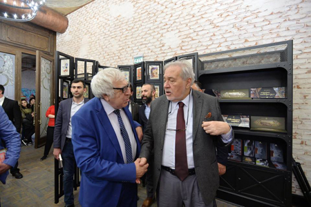 İlbər Ortaylı Bakıda izdihamla qarşılandı - FOTOlar