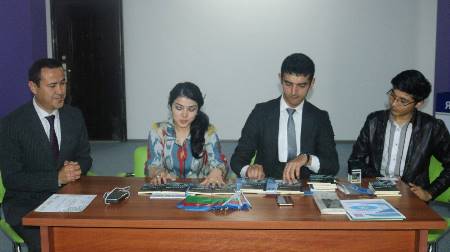 İntiqam Yaşar Daşkənddə kitablarını imzaladı