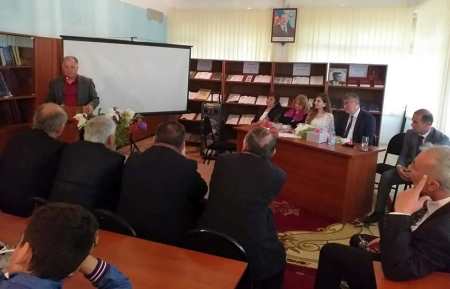 Şairlər doğulur İşıqlar kimi... Şairlər doğulur İşıqlar kimi...