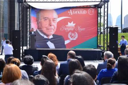 Bakıda 2-ci kitab festivalı keçirilib Bakıda 2-ci kitab festivalı keçirilib