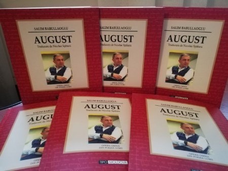 Səlim Babullaoğlunun şeirlər kitabı rumın dilində