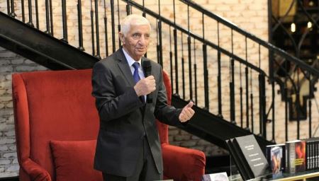 Bakı Kitab Mərkəzində Fikrət Qoca ilə görüş