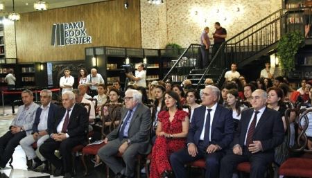 Bakı Kitab Mərkəzində Fikrət Qoca ilə görüş