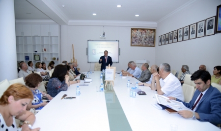 “Azərbaycan ədəbiyyatı tarixi”nin birinci cildi təqdim olunub “Azərbaycan ədəbiyyatı tarixi”nin birinci cildi təqdim olunub