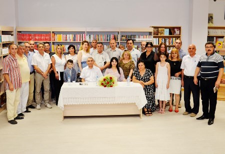 "Qatarda 18 əhvalat" hekayələr kitabı təqdim olundu - Fotolar