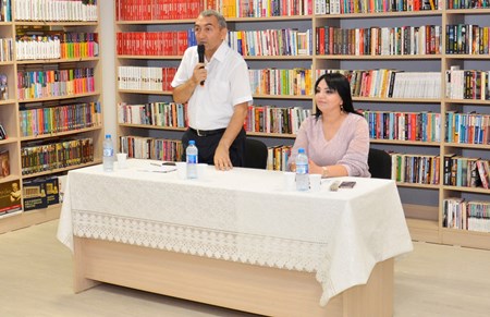 "Qatarda 18 əhvalat" hekayələr kitabı təqdim olundu - Fotolar