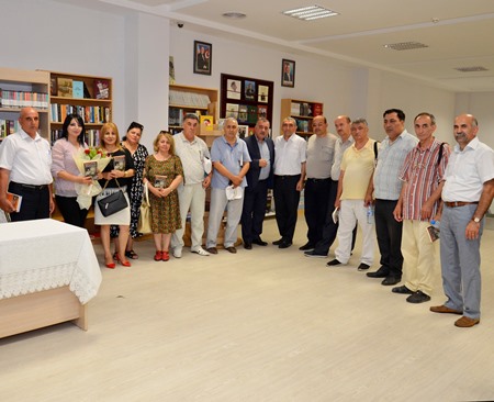 "Qatarda 18 əhvalat" hekayələr kitabı təqdim olundu - Fotolar