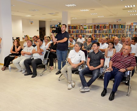 "Qatarda 18 əhvalat" hekayələr kitabı təqdim olundu - Fotolar