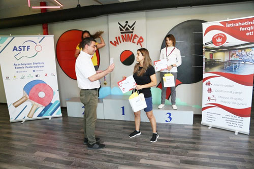 Xanım jurnalistlər arasında stolüstü tennis yarışı keçirilib - Fotolar