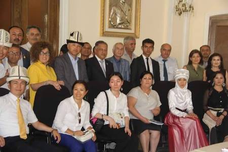 Azərbaycan - Qırğız ədəbi əlaqələrində yeni səhifə Azərbaycan - Qırğız ədəbi əlaqələrində yeni səhifə