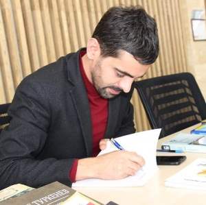 Mən necə bağdan çıxım, indicə yarım gəlir... Mən necə bağdan çıxım, indicə yarım gəlir...