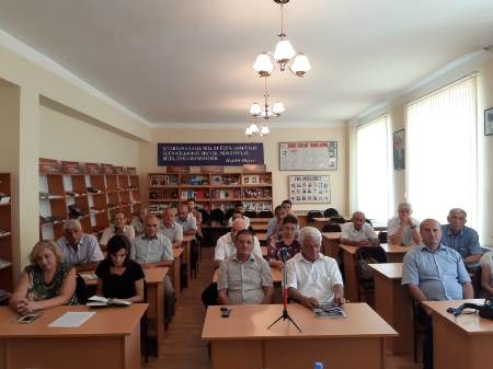 Mən necə bağdan çıxım, indicə yarım gəlir... Mən necə bağdan çıxım, indicə yarım gəlir...