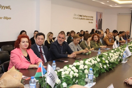 Bakıda Özbəkistanın tanınmış şairinin yaradıcılıq gecəsi keçirilib