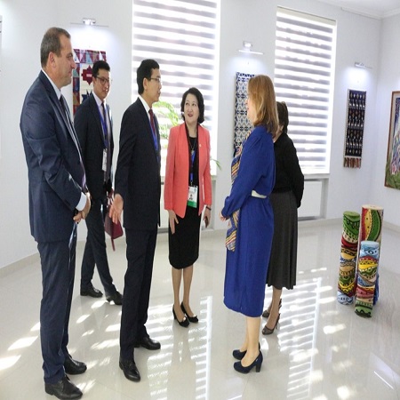 Qazaxıstanın Mədəniyyət və Təhsil nazirləri ADMİU-da olub