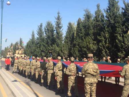 Ön cəbhədə “Bayraq yürüşü” keçirildi - Fotolar Ön cəbhədə “Bayraq yürüşü” keçirildi - Fotolar
