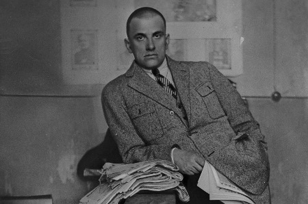 Qardaşım Mayakovski... – Pablo Neruda Qardaşım Mayakovski... – Pablo Neruda