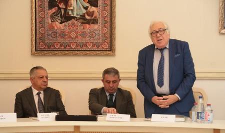 Bəxtiyar Vahabzadə haqqında xüsusi nəşrin təqdimatı oldu - Fotolar Bəxtiyar Vahabzadə haqqında xüsusi nəşrin təqdimatı oldu - Fotolar