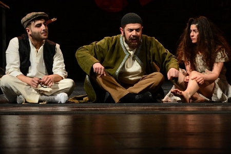 “Dəli yığıncağı”nın premyerası olub