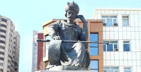 Xətainin heykəlinin yeri dəyişdirildi - Foto