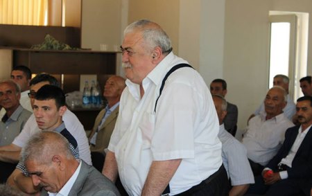 Söz verdi ki, bu dünyaya bir də gələcək Söz verdi ki, bu dünyaya bir də gələcək