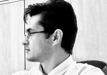 Eşqim məndən böyükdü