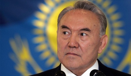 Nursultan Nazarbayev azərbaycanlı yazarı təltif etdi