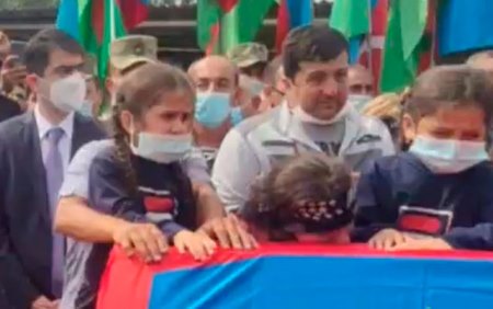 Azərbaycan şəhidləri ilə vidalaşdı - FOTOLAR