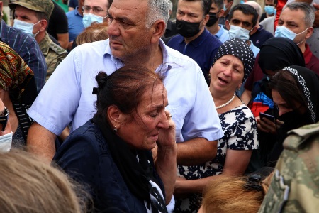 Şəhid zabitlərimiz II Fəxri Xiyabanda dəfn edildi - Fotolar Şəhid zabitlərimiz II Fəxri Xiyabanda dəfn edildi - Fotolar