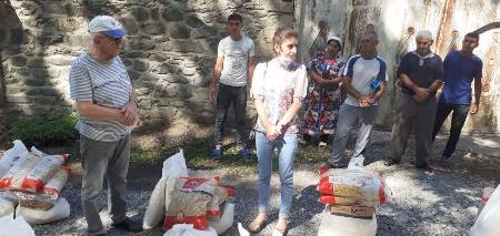 Şəkidə xeyriyyə tədbiri: Deputat 360 ailəyə ərzaq yardımı etdi Şəkidə xeyriyyə tədbiri: Deputat 360 ailəyə ərzaq yardımı etdi