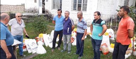 Şəkidə xeyriyyə tədbiri: Deputat 360 ailəyə ərzaq yardımı etdi Şəkidə xeyriyyə tədbiri: Deputat 360 ailəyə ərzaq yardımı etdi