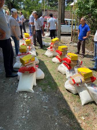 Şəkidə xeyriyyə tədbiri: Deputat 360 ailəyə ərzaq yardımı etdi Şəkidə xeyriyyə tədbiri: Deputat 360 ailəyə ərzaq yardımı etdi