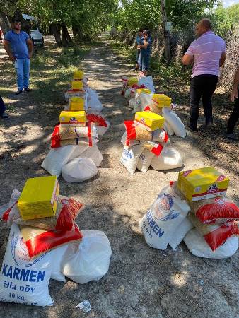 Şəkidə xeyriyyə tədbiri: Deputat 360 ailəyə ərzaq yardımı etdi Şəkidə xeyriyyə tədbiri: Deputat 360 ailəyə ərzaq yardımı etdi