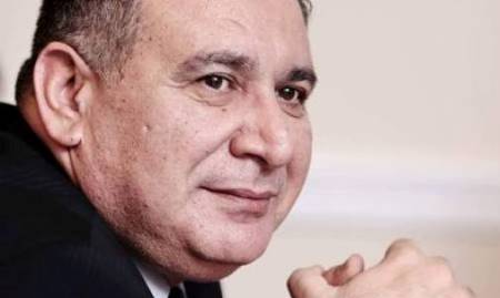 Ətri, gözəlliyi çiyələk Qadın - Günün Şeiri Ətri, gözəlliyi çiyələk Qadın - Günün Şeiri