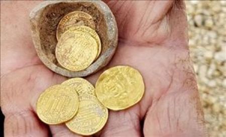 Abbasilər dövrünə aid qızıl sikkələr tapıldı - Fotolar