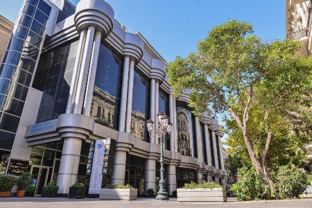 Gənc Tamaşaçılar Teatrı yeni mövsümü açıb